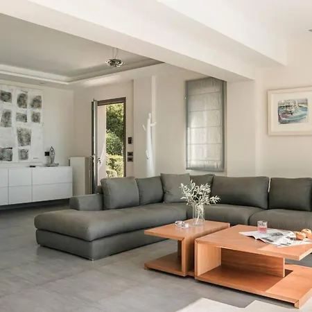 فيلة Grande Azzurro In Lakíthra